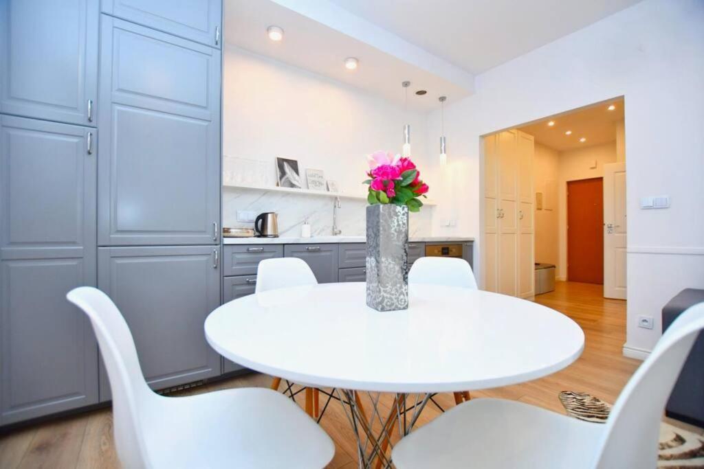 Elegant In The Perfect Location *